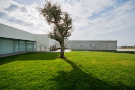 NUNO GRAÇA MOURA